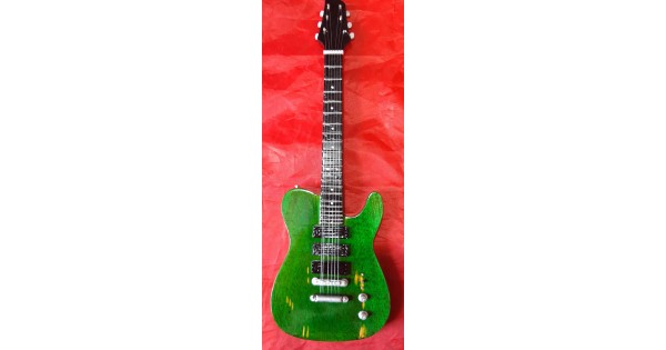 Francis Rossi Status Quo miniatuur gitaar van hout mini deco